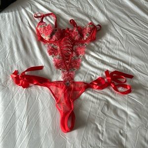 victoria’s secret • red floral lace teddy
